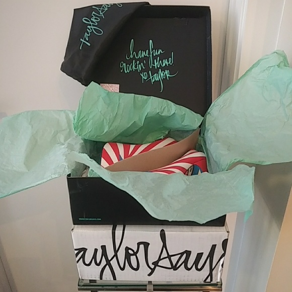 TaylorSays Wonder Woman Platform Heels - Picture 1 of 8